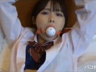 抬腿让哥哥们对我的小骚逼充满幻想~!